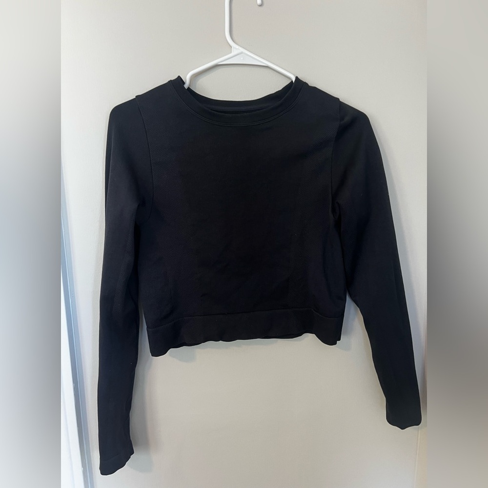 Black cropped activewear top long sleeve all in motion size M
